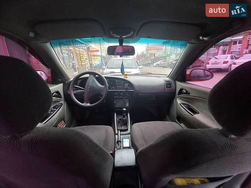 Седан Daewoo Nubira 2001 в Днепре