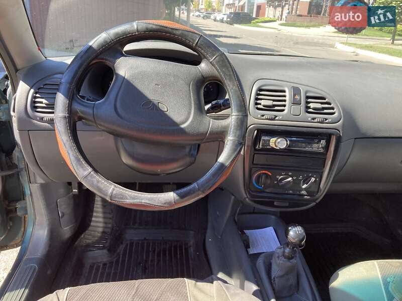 Седан Daewoo Nubira 1998 в Краматорске