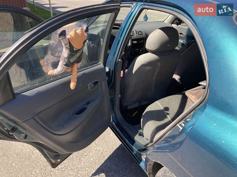 Седан Daewoo Nubira 1998 в Краматорске