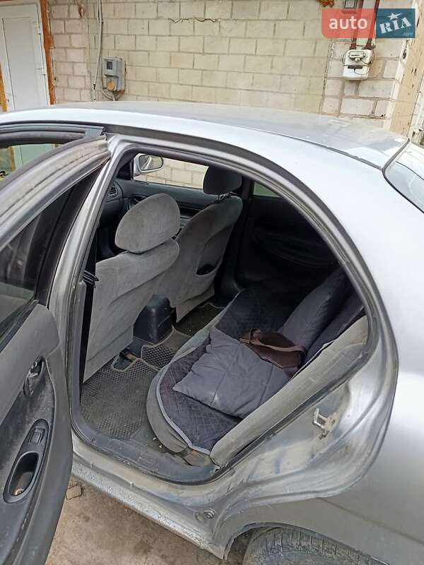 Седан Daewoo Nubira 1998 в 