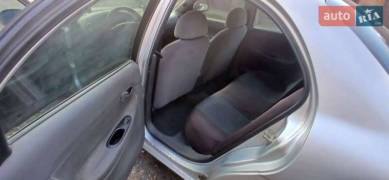 Седан Daewoo Nubira 1998 в Полтаве