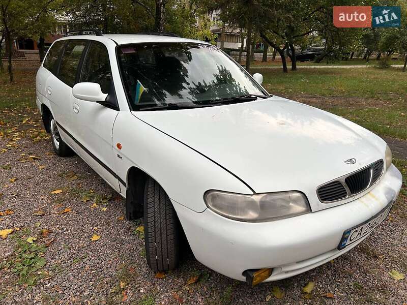Універсал Daewoo Nubira 1998 в  фото Універсал Daewoo Nubira 1998 в