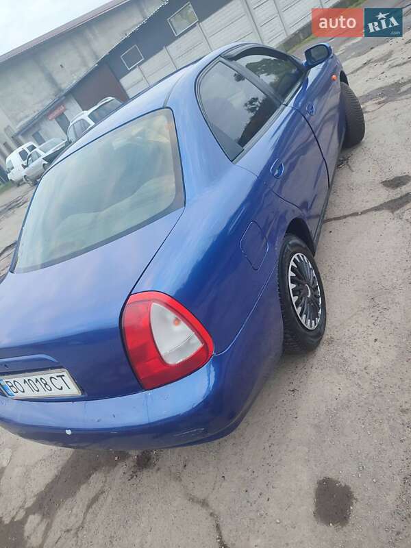 Седан Daewoo Nubira 1997 в Острозі