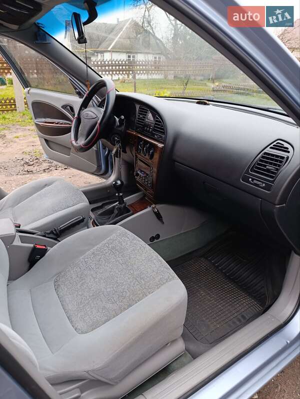 Седан Daewoo Nubira 2003 в Коростені