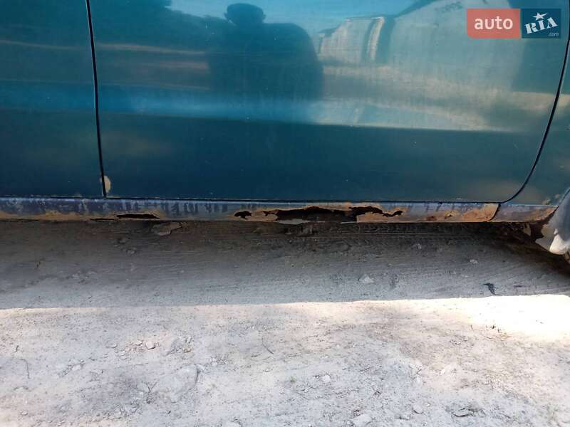 Седан Daewoo Nubira 1998 в Дніпрі