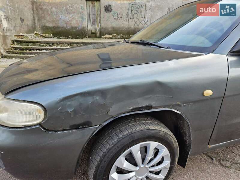 Седан Daewoo Nubira 1998 в Обухові