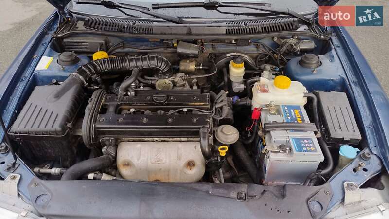 Хетчбек Daewoo Nubira 1998 в Дніпрі