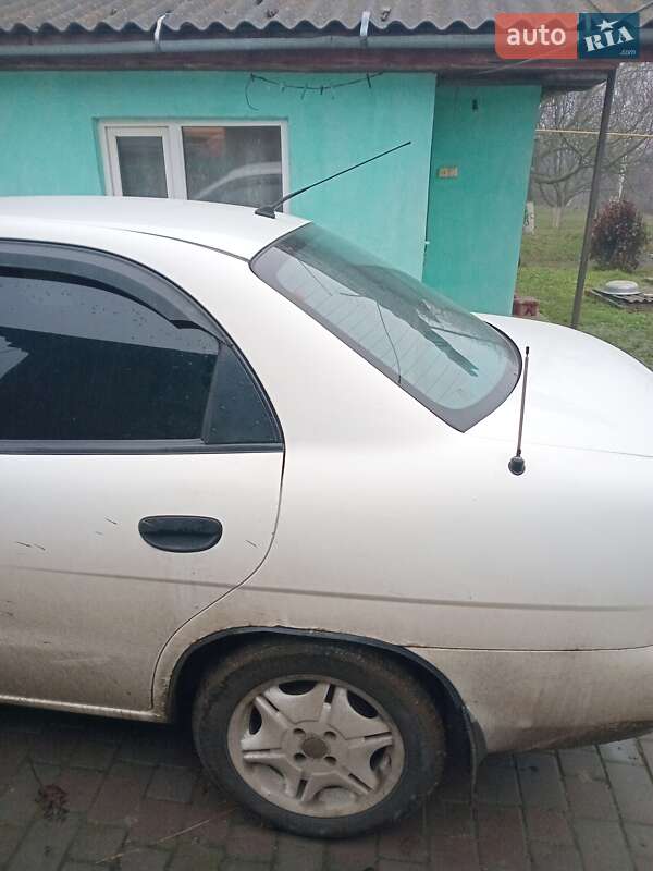 Седан Daewoo Nubira 1998 в Хмельницькому