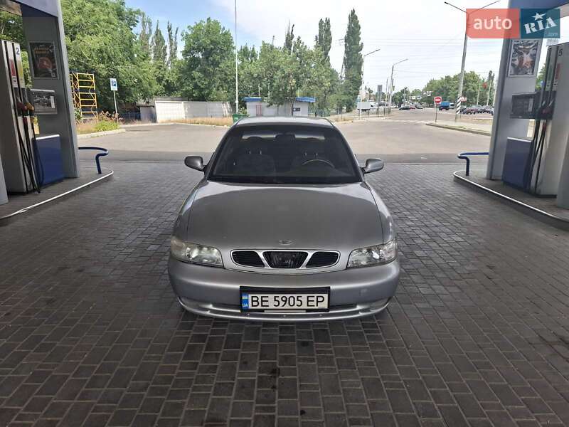 Седан Daewoo Nubira 1998 в Миколаєві