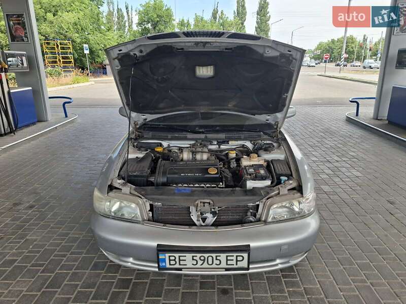 Седан Daewoo Nubira 1998 в Миколаєві