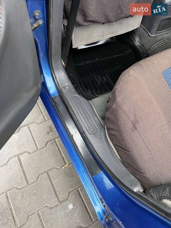 Седан Daewoo Nubira 1999 в Полтаве