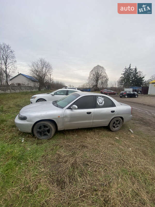 Седан Daewoo Nubira 1998 в Киеве