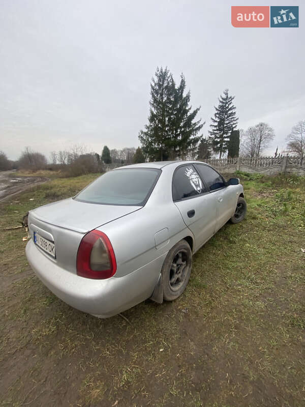 Седан Daewoo Nubira 1998 в Киеве