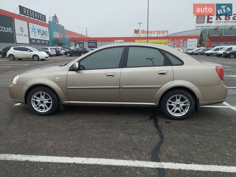 Седан Daewoo Nubira 2004 в Остроге