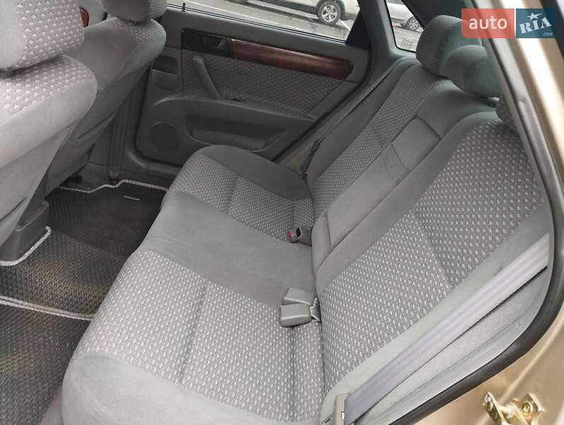 Седан Daewoo Nubira 2004 в Остроге