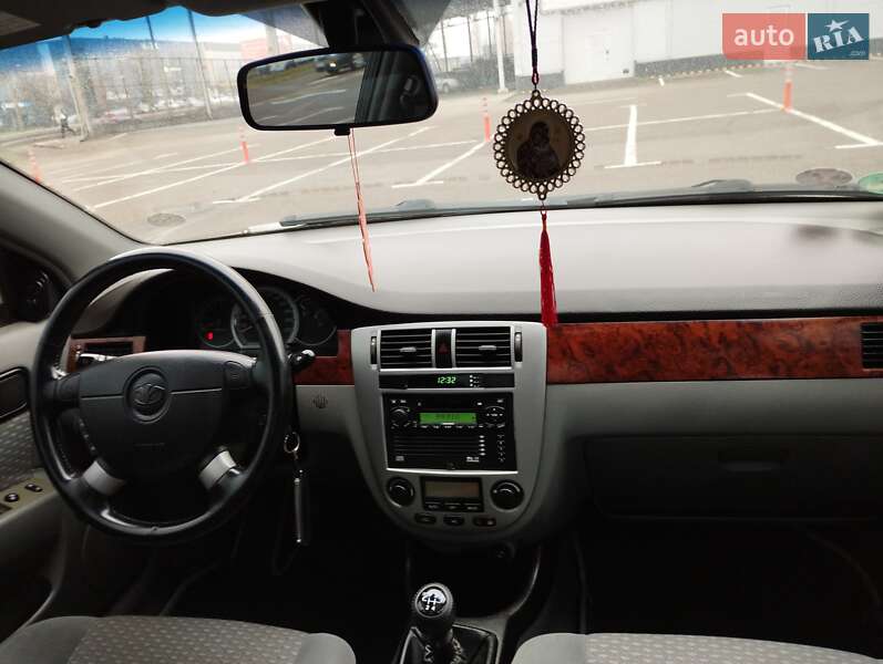 Седан Daewoo Nubira 2004 в Остроге