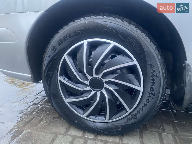 Седан Daewoo Nubira 2002 в Павлограде