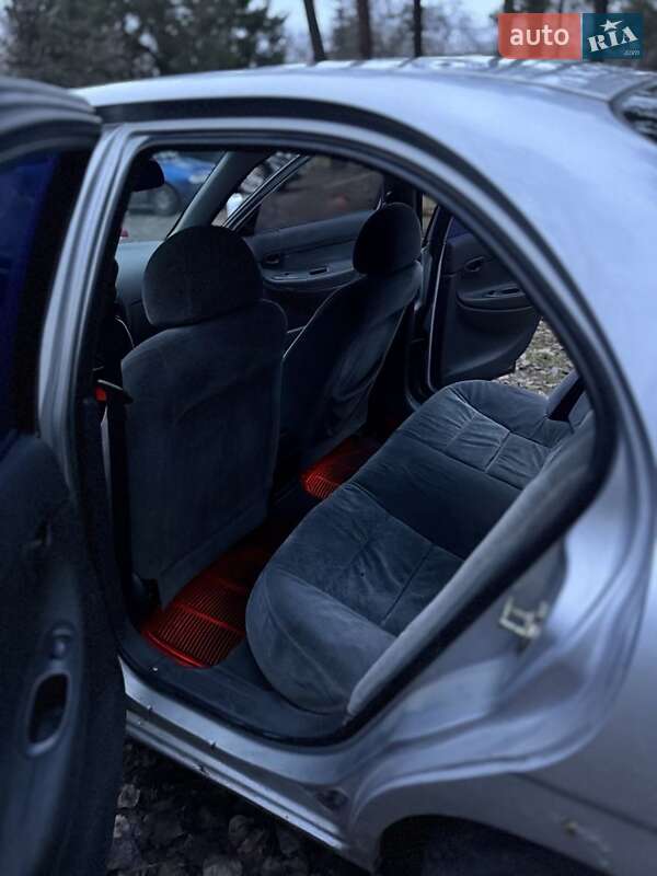 Седан Daewoo Nubira 1998 в Карловке