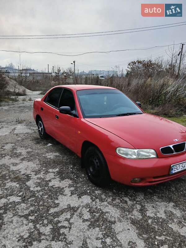 Седан Daewoo Nubira 1998 в Гусятині