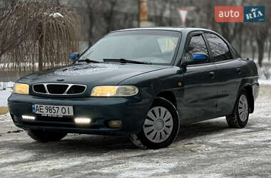Седан Daewoo Nubira 1998 в Днепре