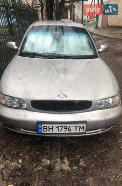 Седан Daewoo Nubira 1998 в Херсоне