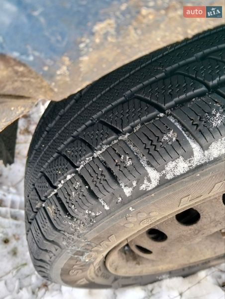 Седан Daewoo Nubira 2001 в Синельниково