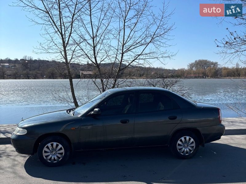 Седан Daewoo Nubira 1998 в Василькові