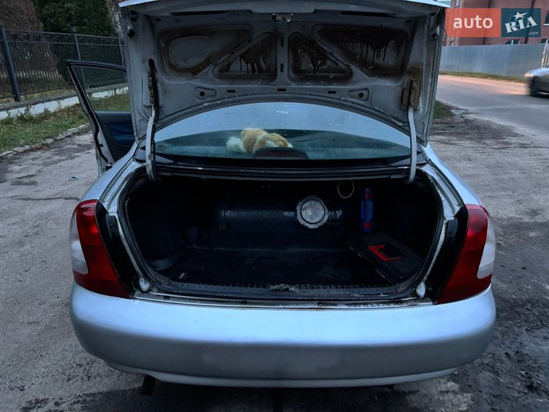 Седан Daewoo Nubira 1998 в Бобровиці