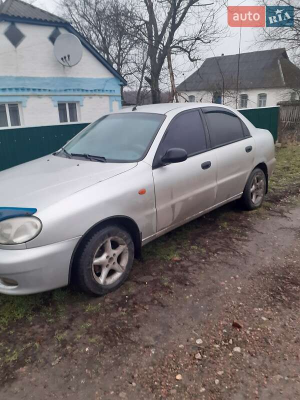 Седан Daewoo Sens 2003 в Ружині