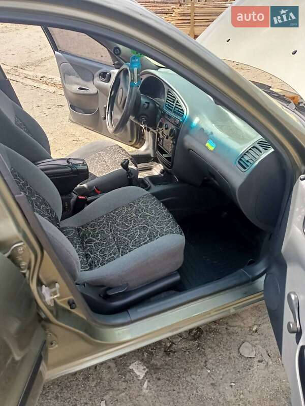 Седан Daewoo Sens 2004 в Малині