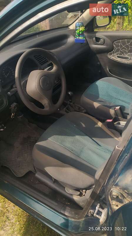 Седан Daewoo Sens 2004 в Вовчанську