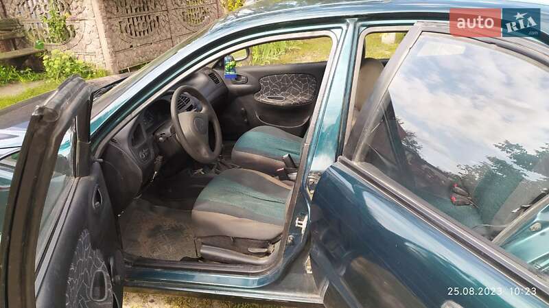 Седан Daewoo Sens 2004 в Вовчанську
