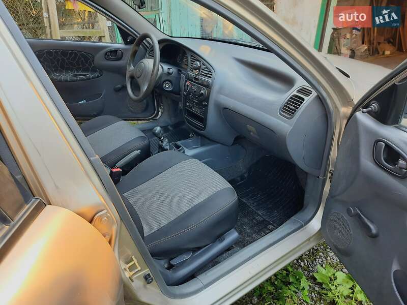 Седан Daewoo Sens 2004 в Ужгороді