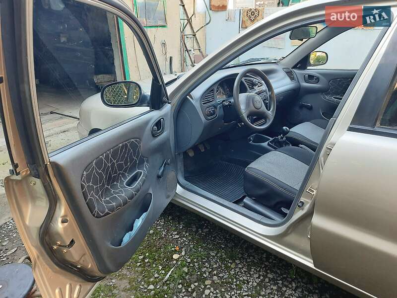 Седан Daewoo Sens 2004 в Ужгороде