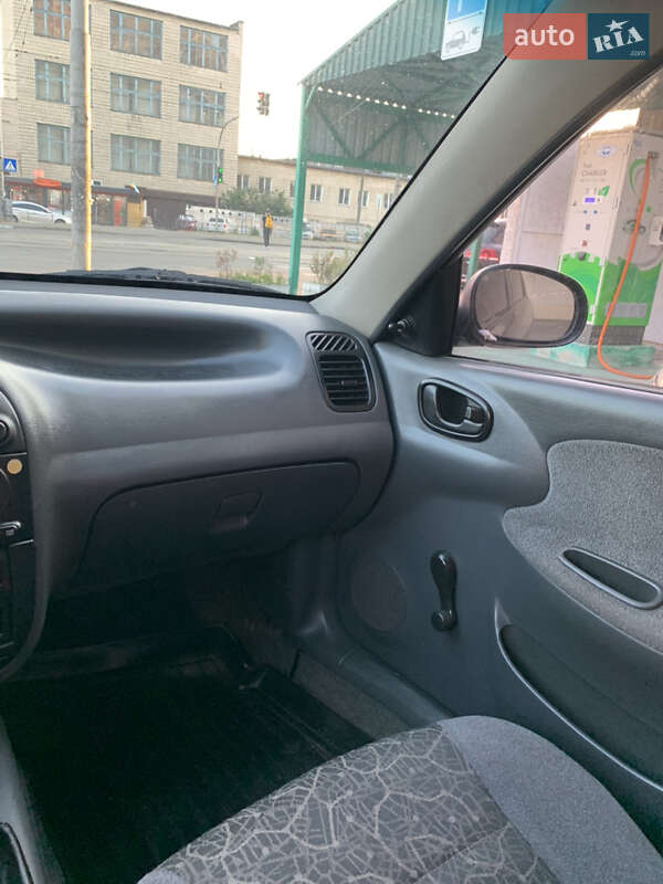 Седан Daewoo Sens 2004 в Киеве