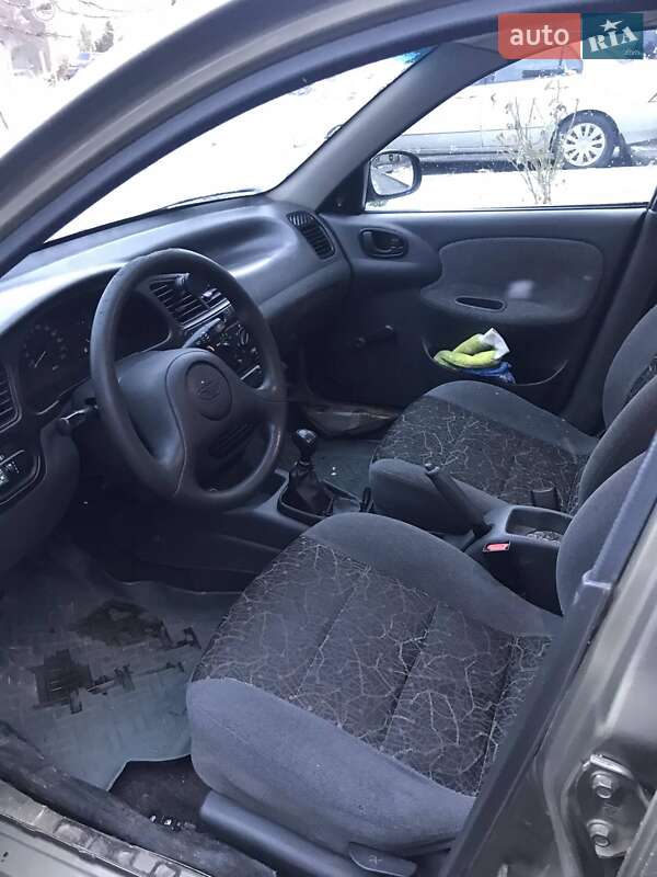 Седан Daewoo Sens 2003 в Львове