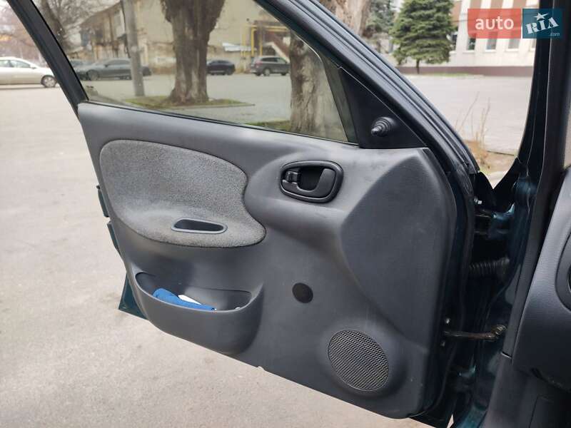 Седан Daewoo Sens 2004 в Одесі