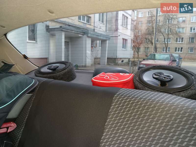 Седан Daewoo Sens 2004 в Тлумаче