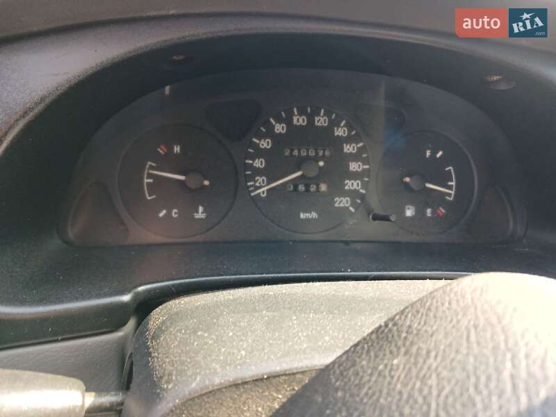 Седан Daewoo Sens 2005 в Днепре