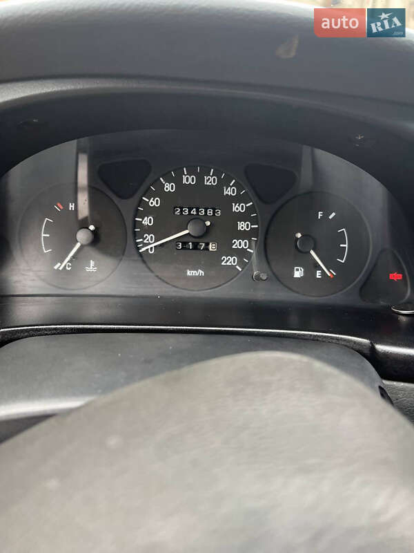 Седан Daewoo Sens 2005 в Вишневом