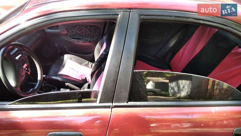 Седан Daewoo Sens 2003 в Днепре