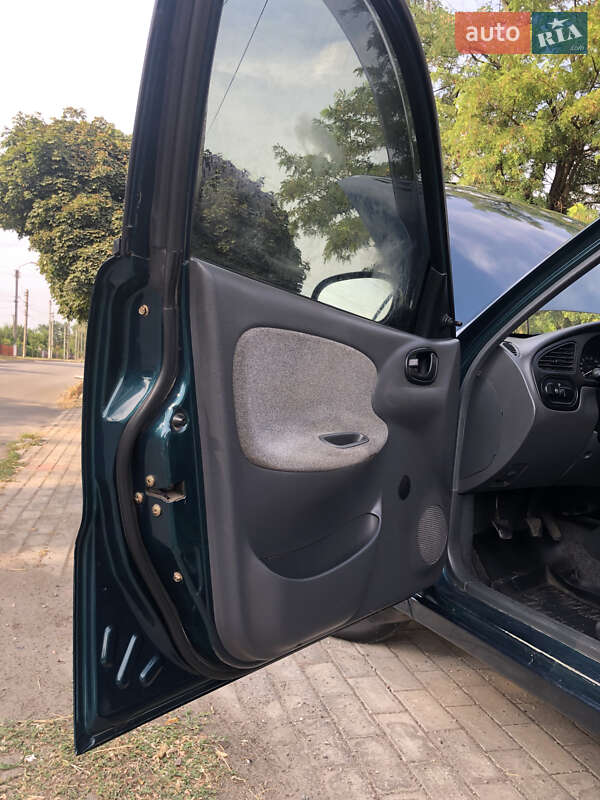 Седан Daewoo Sens 2006 в Марганце