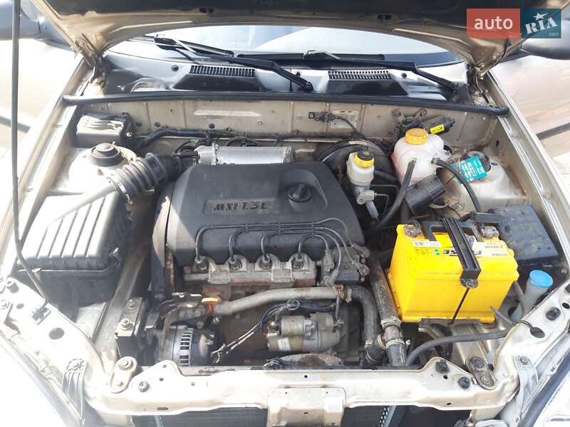Седан Daewoo Sens 2004 в Хусте