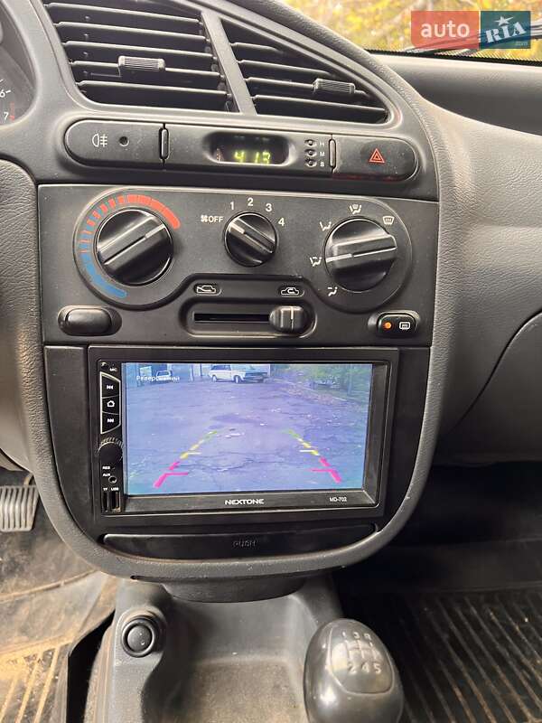Седан Daewoo Sens 2004 в Новій Одесі