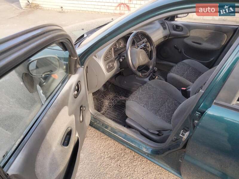 Седан Daewoo Sens 2004 в Дніпрі