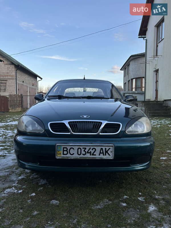 Седан Daewoo Sens 2003 в Новояворівську