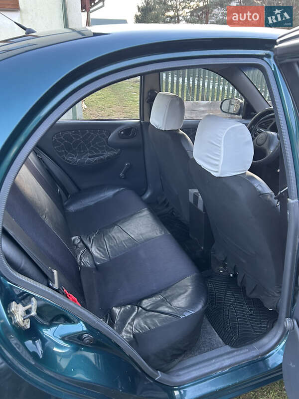 Седан Daewoo Sens 2003 в Новояворівську