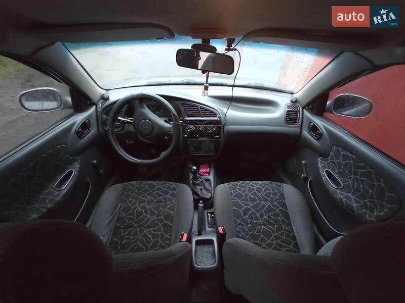 Седан Daewoo Sens 2003 в Днепре