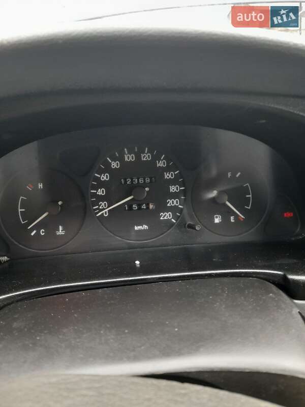 Седан Daewoo Sens 2004 в Львове