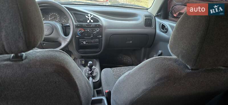 Седан Daewoo Sens 2004 в Миколаєві